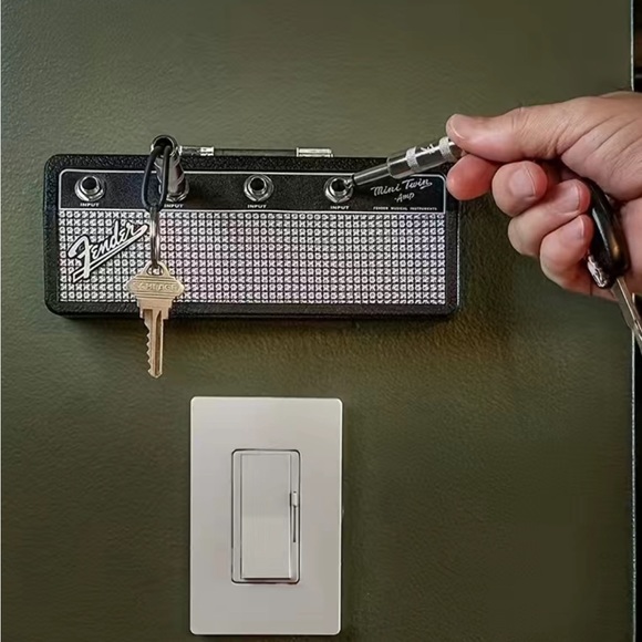 Pluginz Fender Jack Rack Amp Keychain Wall Mount Key Holder w/ 4 Jack Keychains - Picture 3 of 11